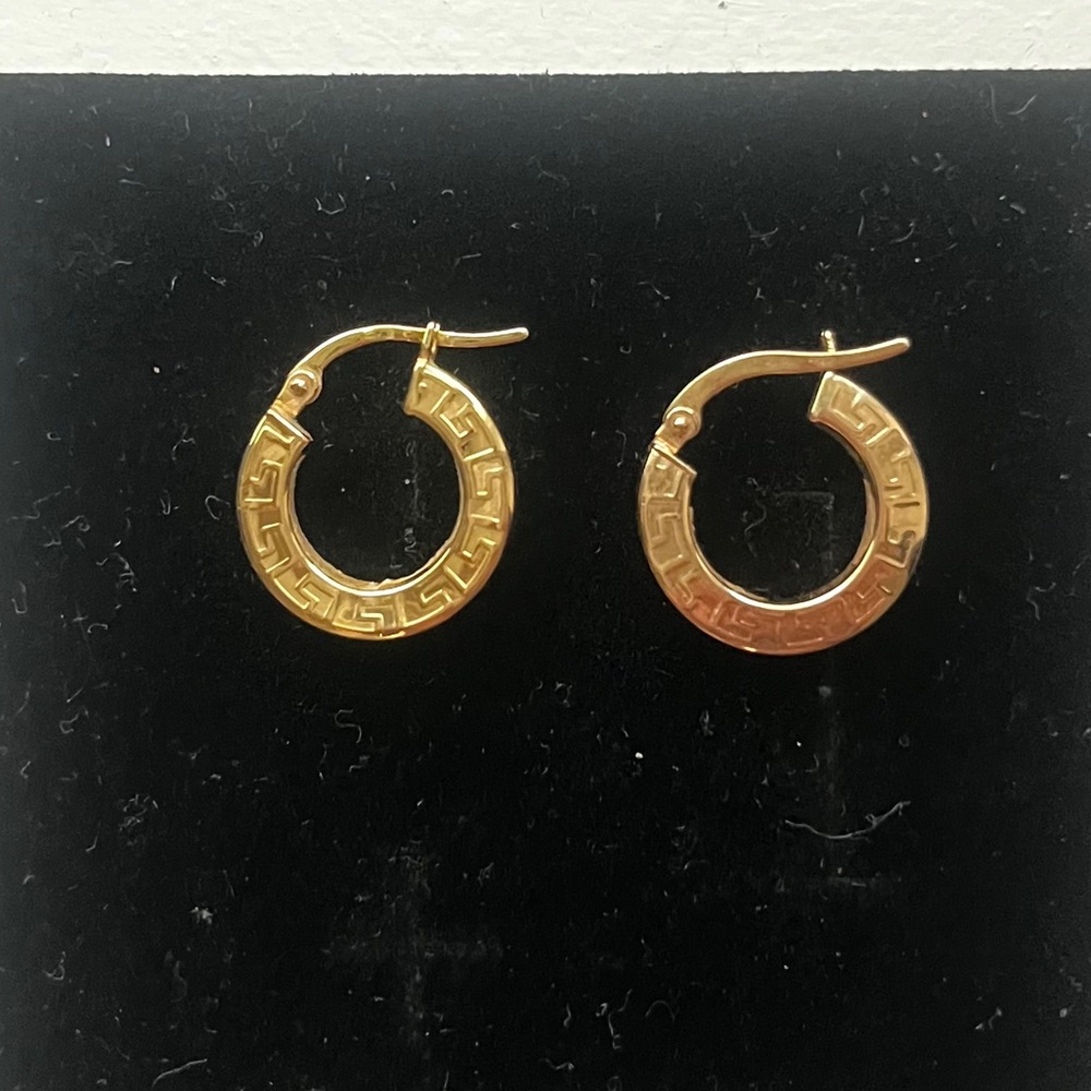 NWT 18k gold hoop snap closure earrings - Picture 10 of 17